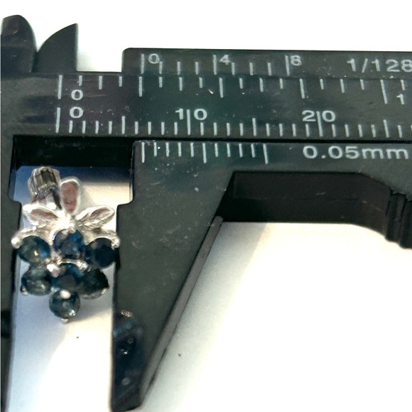NIB genuine blue sapphires 925 sterling silver stud earrings Septemberbirthstone - Picture 11 of 13